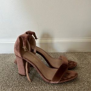 Worn once- great condition and so pretty, just haven’t had a use for them!